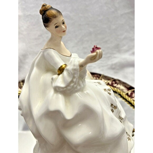Vintage Royal Doulton My Love Figure H.N. 2339-1965 - Picture 5 of 13